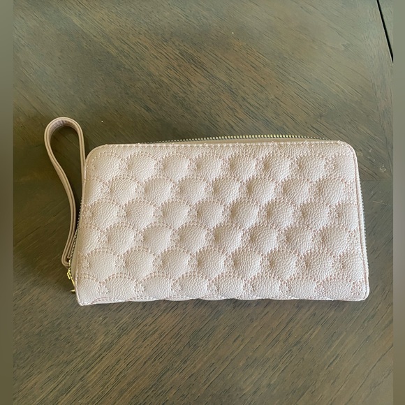 Betsey Johnson Quilted Heart zip around clutch Wallet Wristlet pale Pink - Picture 7 of 10